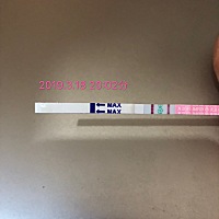 请教下姐妹们，排卵试纸测试显示下图这种情况，是不是已经在排卵期，求解答，谢谢啦