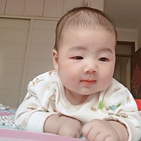 今天很生气😠，无意间发现婆婆给宝宝前几天拍视频的时候手机是亮着 手电筒🔦的，老人拍视频只拍脸，...