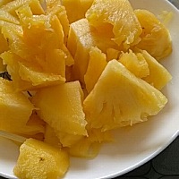 每日水果打卡，橙子一个，小菠萝一个，