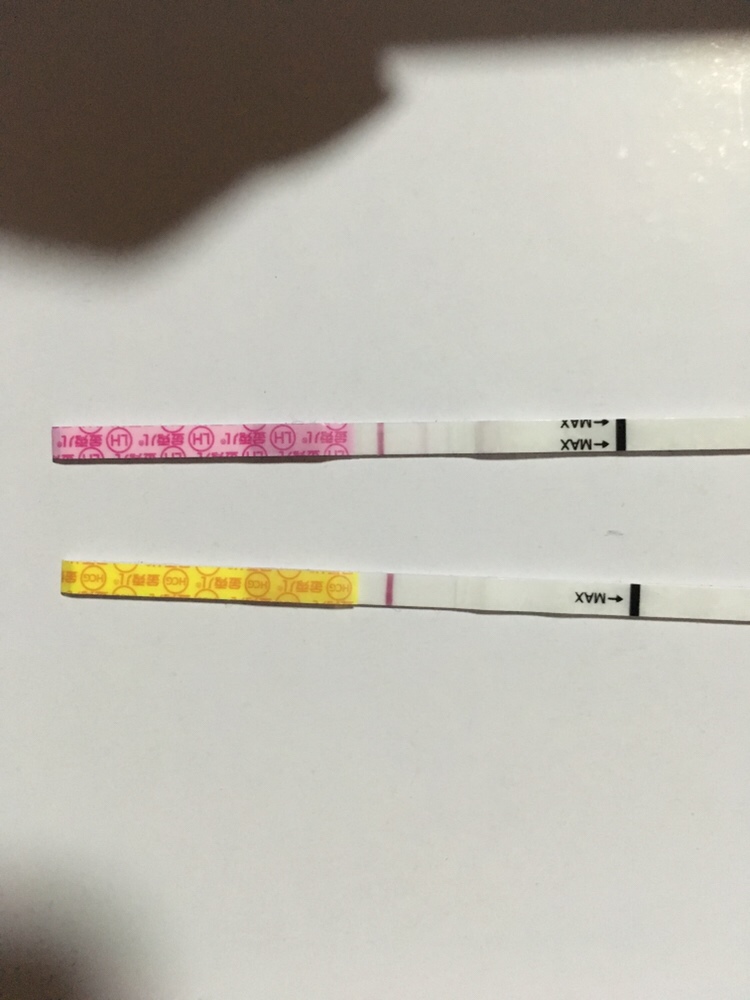 月经推迟两天，排卵试纸一深一浅，早孕试纸白班，怎么回事啊