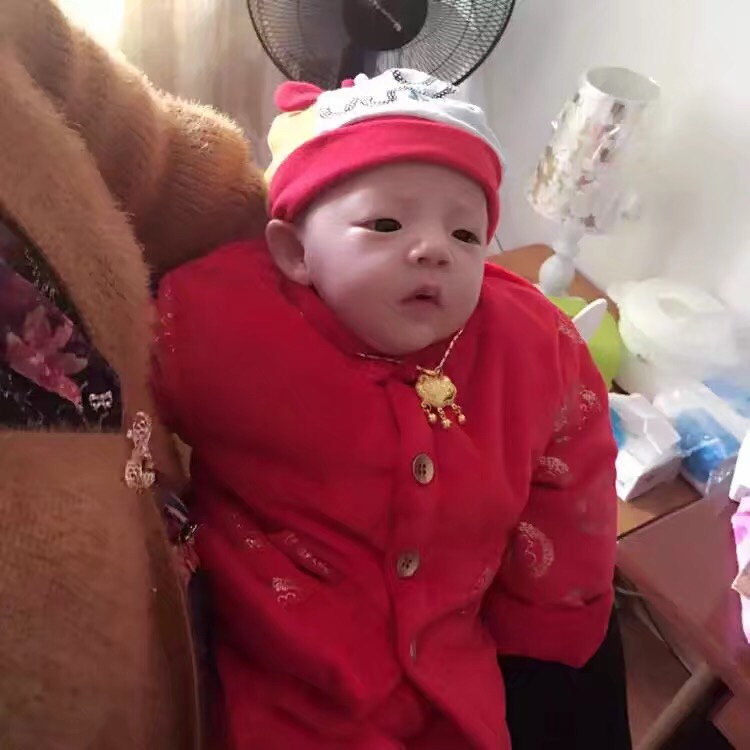 姐姐满月的时候