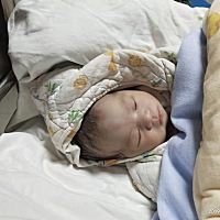 宝宝很会心疼妈妈！无侧切，顺产小棉袄一枚！