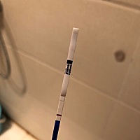 10号排卵，忍不住又测了，我感觉我看到的不是意念毁，有一条白线，不知道是不是眼睛花了，又测了排卵试...