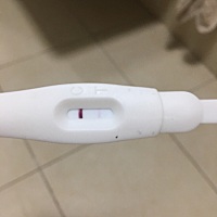 大姨妈过了一天了，但是有粉粉的分泌物，小腹有坠胀感，腰有点酸，有点来大姨妈的感觉，但是测出来又是...