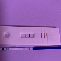 一个显示明显，一个若有若无，结婚快1年啦，这是怀孕没怀孕～