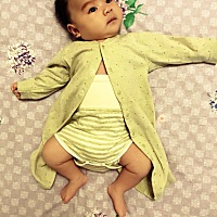 忍不住想秀秀我家的大小伙子！满1月时体重6kg，身高62cm；满2月时体重7kg，身高65cm……