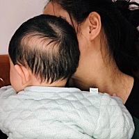 宝宝快四个月啦 才10斤半 母乳喂养 生下来6.1两 怎么办