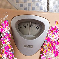 孕15周 吃了晚饭，称体重，已经97/98斤了。涨了5斤。昨天晚上请自己吃了一斤半的皮皮虾，恶心的时间和频...