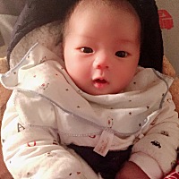 完了，完了，怎么办，我宝宝现在才一个月就爱上了安抚奶嘴，要睡觉的时候就要含着空奶瓶睡，给他装水在...