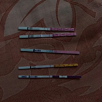 刚来完月经第三天的时候测了排卵双红但是第四天测的时候看不出了？这是因为什么呢？