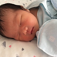 如愿产下女宝，我的小汤圆！说说孕期症状：1、严重孕吐5个半月。2，18周感觉到胎动。3、早期胎囊圆...