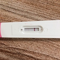 这是怀孕了吗？2.18来的姨妈 今天下午测了两次都是这样