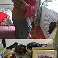 这是我生完我家松鼠第两个月零9天的身材，闺蜜结婚还去做了伴娘，现在身材恢复的很好，大家可以看我的第...