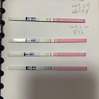 请问大神们这排卵试纸测出来是阴性还是阳性？