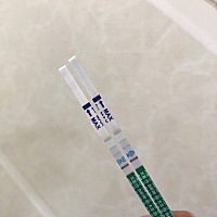 末次2.12前天测的还是白板，今天起床测的有两条杠了。是真的有了吗？好激动！