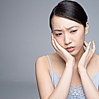 经期能否拔牙有争议  目前，学术界对于经期是否能拔牙，有争议。  很多牙医都建议MM等到月经干净之...