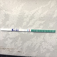 还有3天就到月经期了，早上起床试测的，怎么别人灰印，我看到发光的白印？