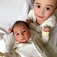 一人带两娃真心累，哥哥还感冒发烧，好在哥哥有点听话，不然真要崩溃😂😂