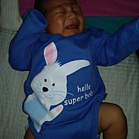 我家宝宝，咋这么黑啊？粑粑麻麻都没有这么黑，你是怎么回事啊？