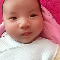 上图大闺女，下图儿子，是不是一个模样