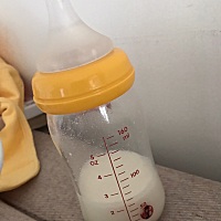 男人干活真的太粗心，保温桶里竟然放了热水，还不做提示（我平时都是放了热水后在上面贴纸条提醒大家注...