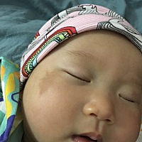 急急急、宝宝快四个月了，前段时间脸上长湿疹，睡觉睡不好，痒的扭来扭去，然后去药店买了药，医生说婴...