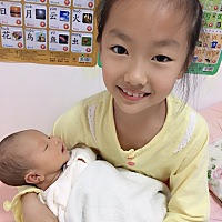 两次都是剖腹产。这二女儿九天了，这是昨天第八天拍的，虽然二胎还是女儿，但是看到她，一切都值了！