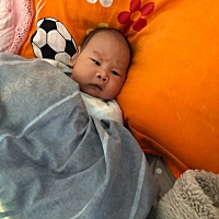 45天的宝宝竟然都会踹被子^ - ^