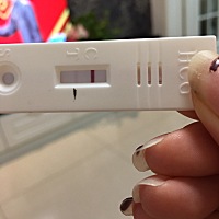 晚上测的，准吗，这个是有了吗，但这2天腰疼，胸涨，感觉要来月经