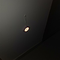 老公贴心的给起夜去厕所路上装了感应灯 虽然从下床到坐上马桶只有二十多步的路程