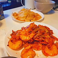 自己冻的豆腐，老公烹的香辣大虾！吃的小孕妇超级满足~今天宝宝特别淘气，一会在肚子中间，一会跑到...
