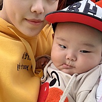 天气慢慢热起来，最近开始吃米粉了，妈妈调的还不是很熟练，你吃两口就把它推开，要好好找原因。 天气热...