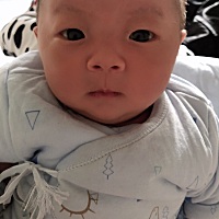 各位宝妈都给宝宝喝什么牌子的奶粉啊？价格在两百多的，我奶不够，只有搭着奶粉一起喂了