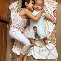 哺乳期脱发怎么办？一起讨论一下！看见大宝二宝开心快乐，在累在辛苦也值得了……