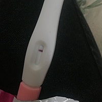 请问妈妈们一个很重要的问题？？？你们有没有遇到过这种情况？就是一直测怀孕试纸一直测到月经期超出几...