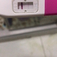 上个月27号来的 今天测了一下。是不是有宝宝了 有点激动麻烦亲们帮我看看 谢谢大家🙏