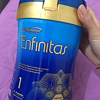 第一次当妈妈做什么都是一边带孩子一边学习，断了奶之后给宝宝喂奶粉，一个星期左右一瓶就没了，提醒各...