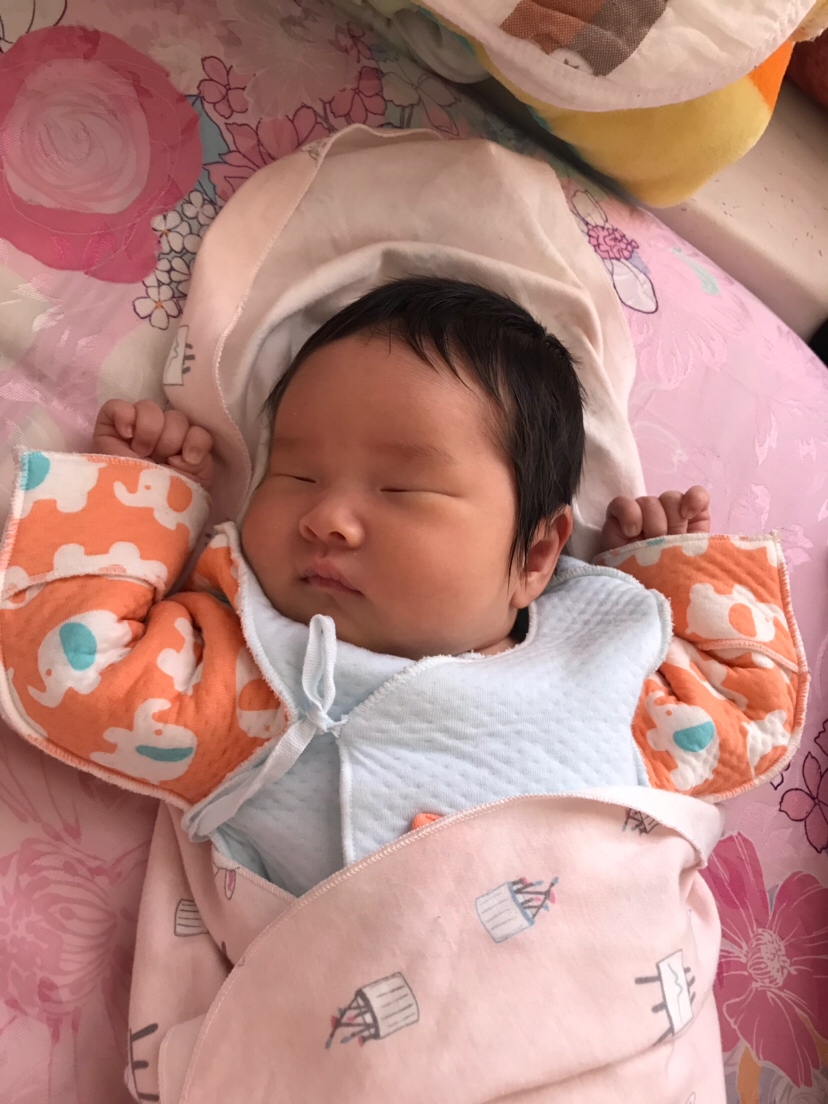 黄疸好了，回家了！这是18天时的照片！！