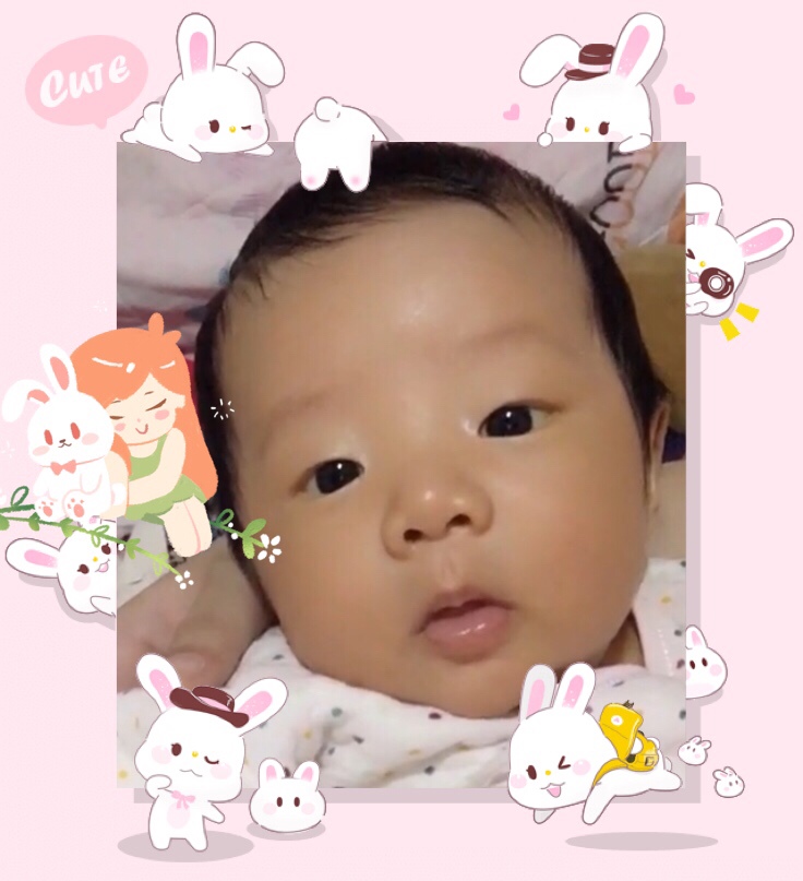 听话的时候是一个乖宝宝，闹腾的时候吧真的特别能折腾人，为娘的腰啊快受不了了