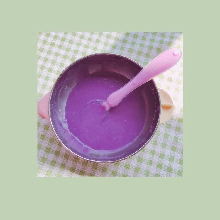 六个多月宝宝，紫薯蒸二十分钟搅泥，拌米糊l里。希望宝宝健康成长