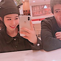 昨天老公下班回来吃过饭 开车带我出去逛逛 经过我爱吃的那家披萨店 很自然的停下来问我想吃什么口味的 ...