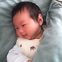 宝宝才两个月因为家里条件不允许就要出去上班了       😔宝宝放家里给公婆带 舍不得。