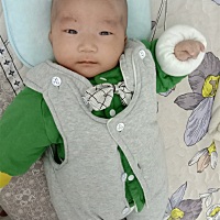 宝宝56天了，看看老大和老二像不像