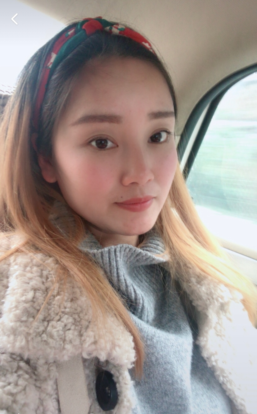 最后一张是刚出月子的我，比起以前是不是胖了不少，女人真的不能怀孕生孩，身材完全变形，以前的衣服完全穿不了了、真是一胖毁所有。