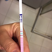 第一张是昨天晚上测的，昨晚同房，今天中午测两条一样深没拍照，第二张是刚刚测的，算是转弱阳了嘛，腹...