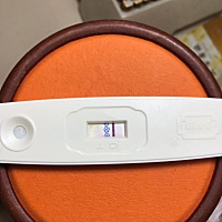 我眼快瞅瞎了，大家帮忙看看，这是不是怀孕了，我才产后四个月，来过一次例假，最后一次啪啪大概是3月4...