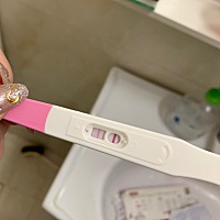 大家能告诉我 大晚上我测了二次 是不是验孕棒不准啊？