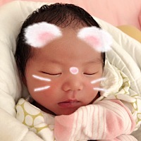 我家小公举8天了，好想时间过快点，坐月子真难受，想拍一张宝贝没睡觉的照片可真难，一天24小时有22小时...