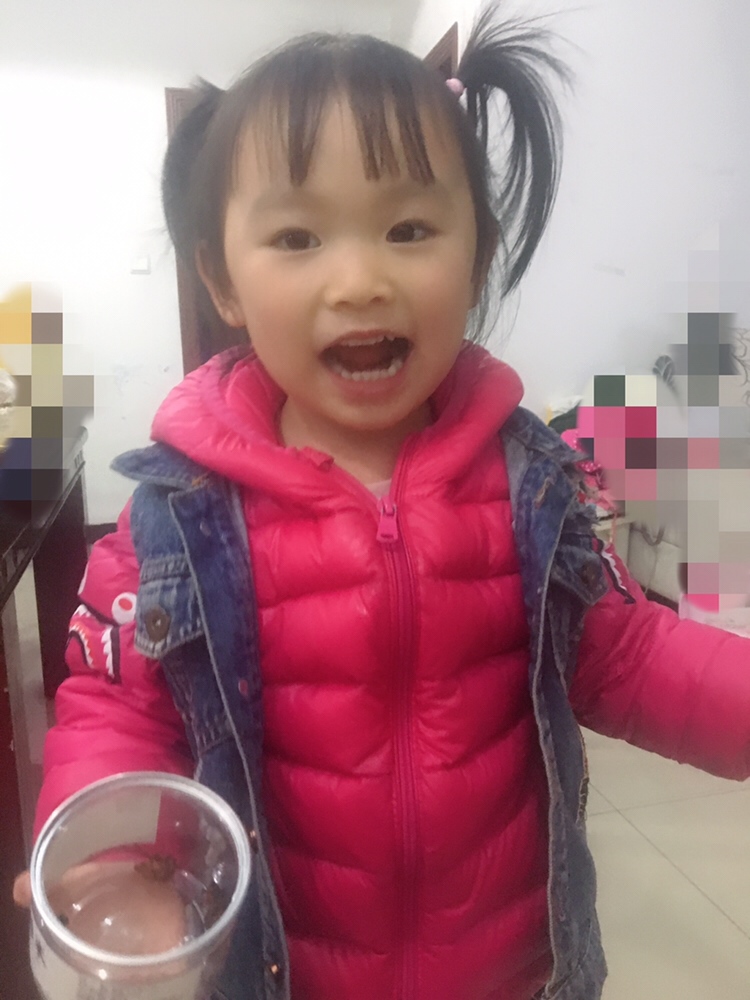 前两天给她做点小零食，炒了两小时，手都快炒废了。结果她几分钟就消灭掉了。不过还是值得高兴，总比花了时间和精力，一口不吃好吧
😀