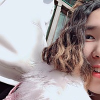 婆婆和小叔子给我编辫子，我也太幸福了吧。自从嫁到这里，所有人都把我当成小孩子宠❤️婆婆连衣服...